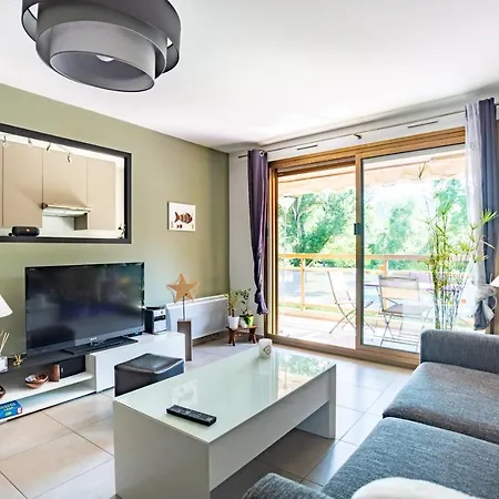 Beau T3 Dans Residence Securisee Avec Piscine Mandelieu